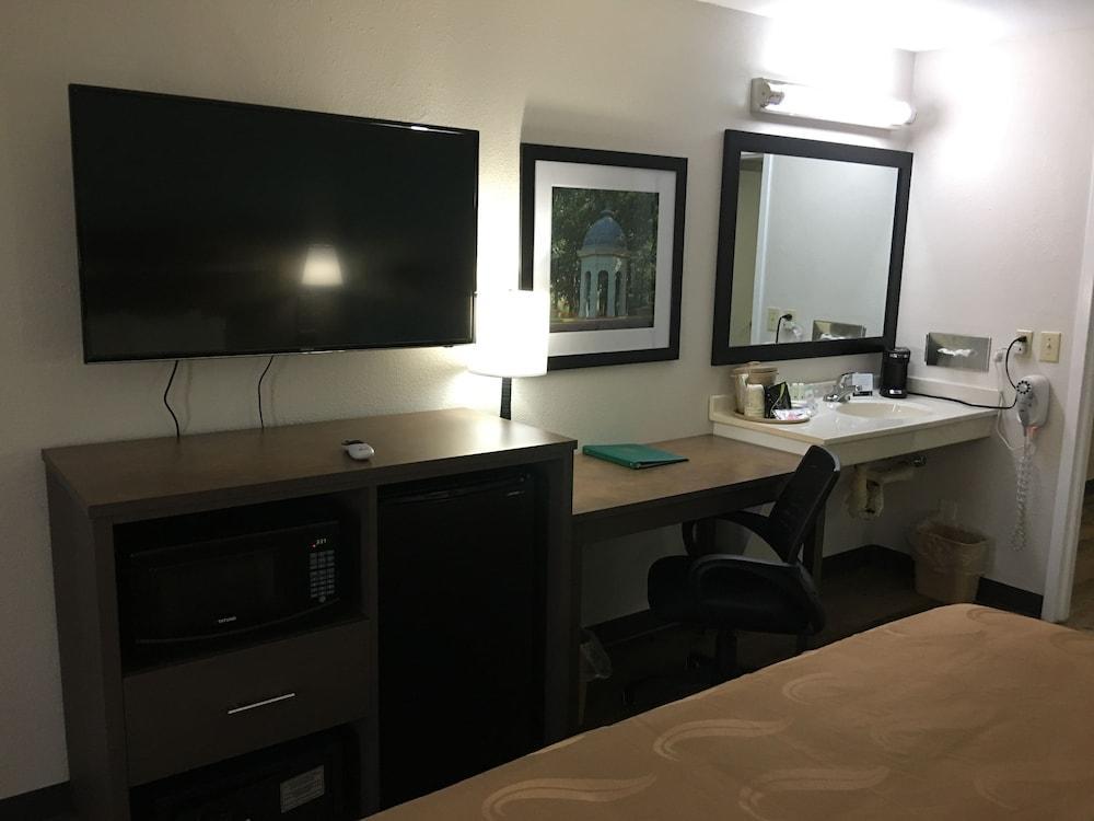 Quality Inn Greenville Near University Экстерьер фото