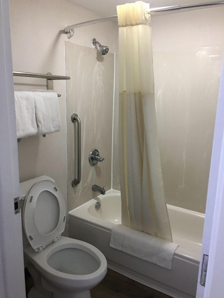 Quality Inn Greenville Near University Экстерьер фото