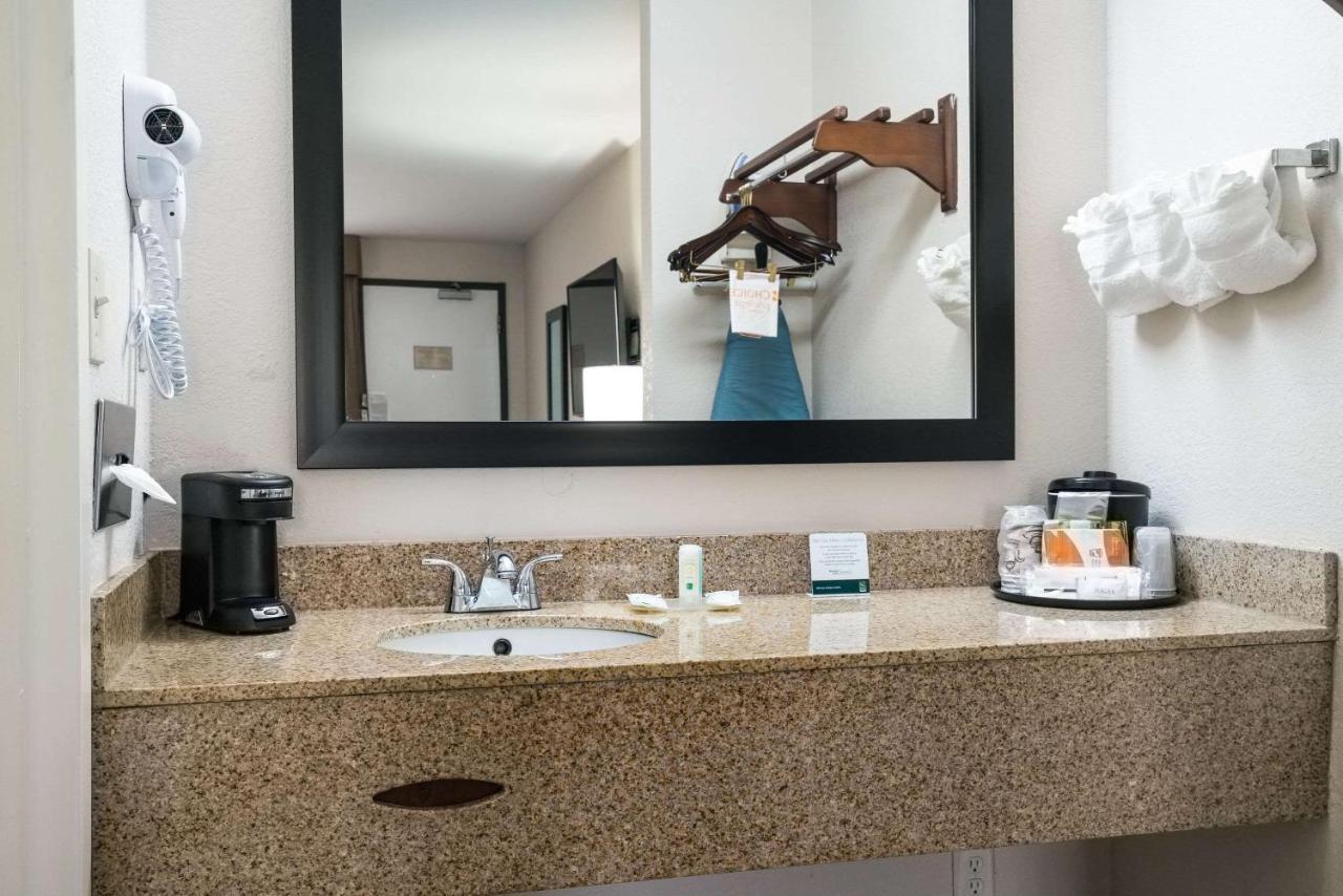 Quality Inn Greenville Near University Экстерьер фото