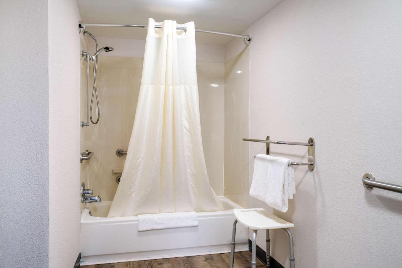 Quality Inn Greenville Near University Экстерьер фото
