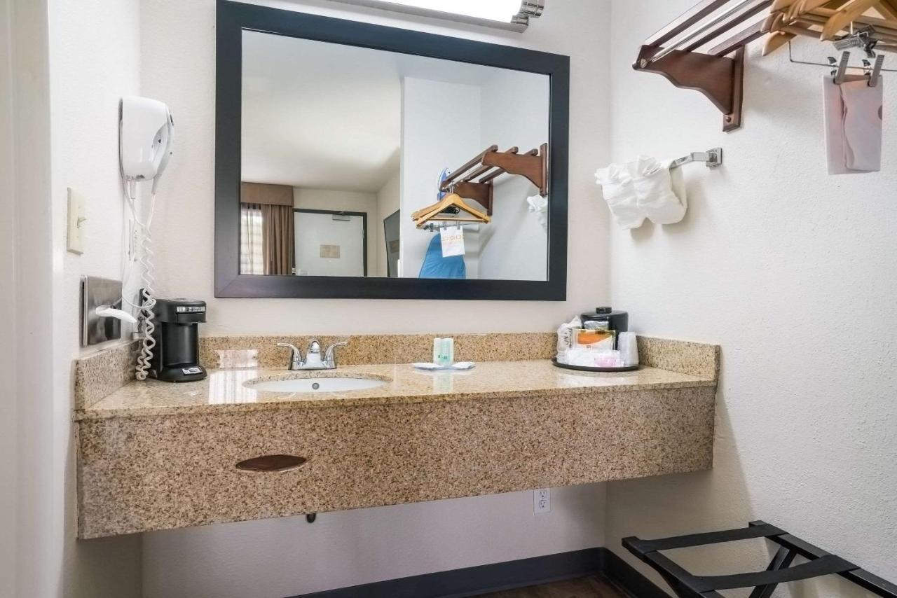 Quality Inn Greenville Near University Экстерьер фото