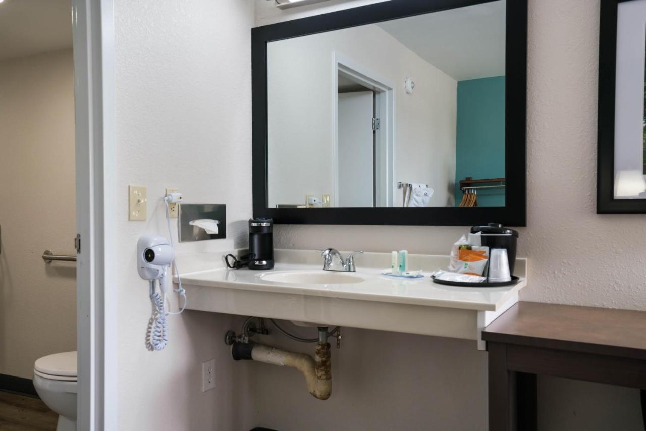 Quality Inn Greenville Near University Экстерьер фото